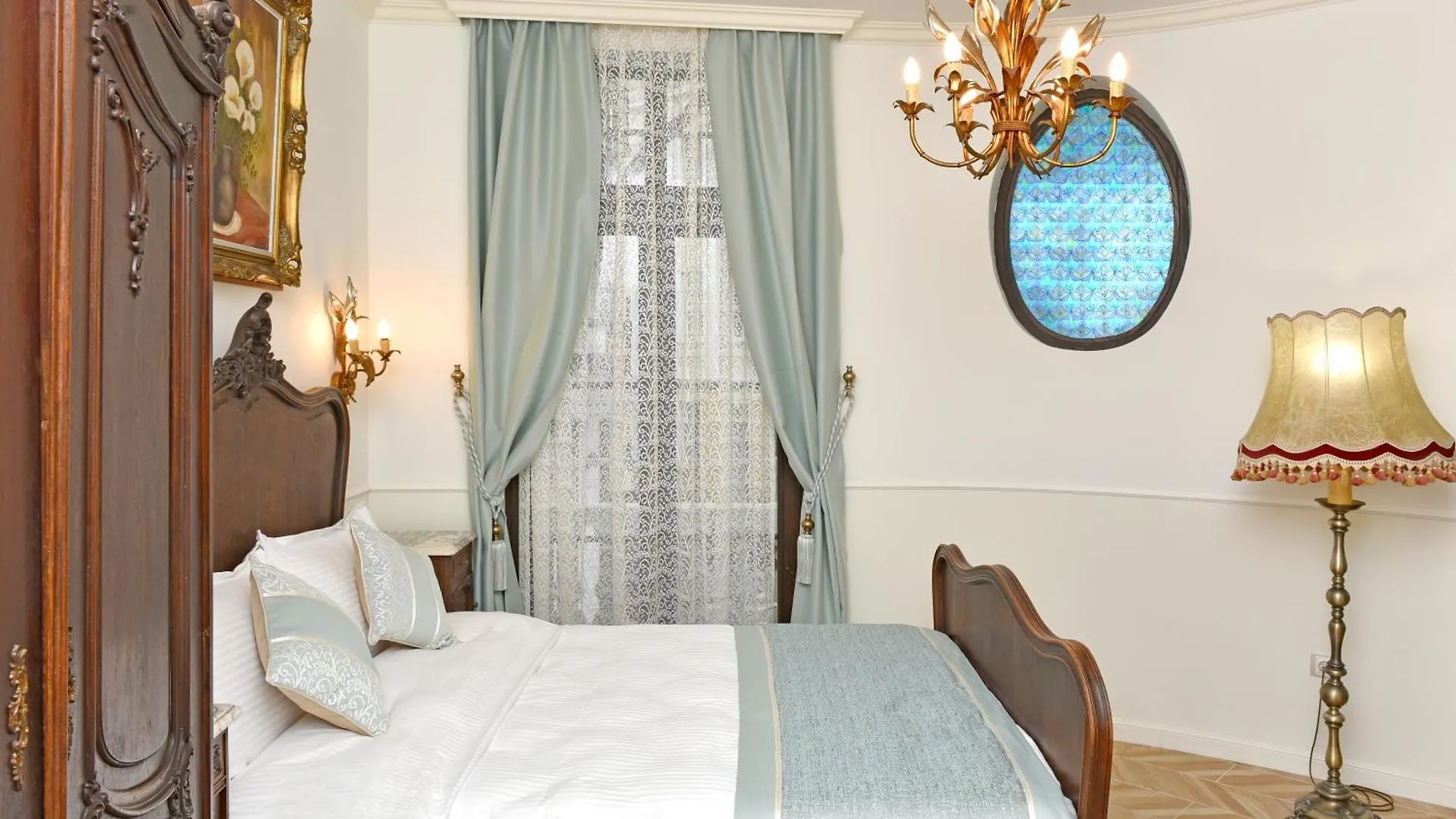 Royal Hotel 瓦爾納